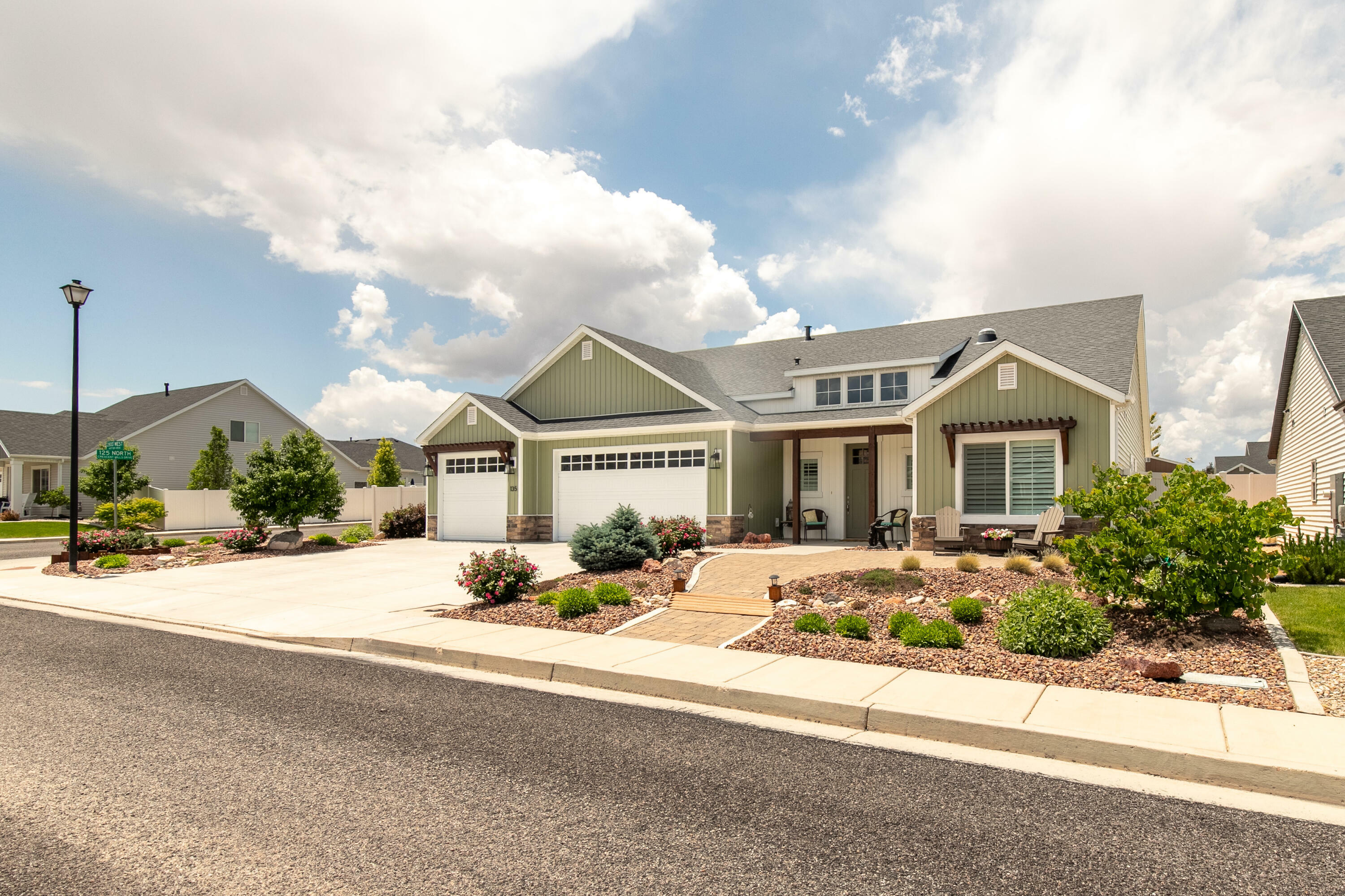 Property Photo: 135 N Hartford Dr UT 84720