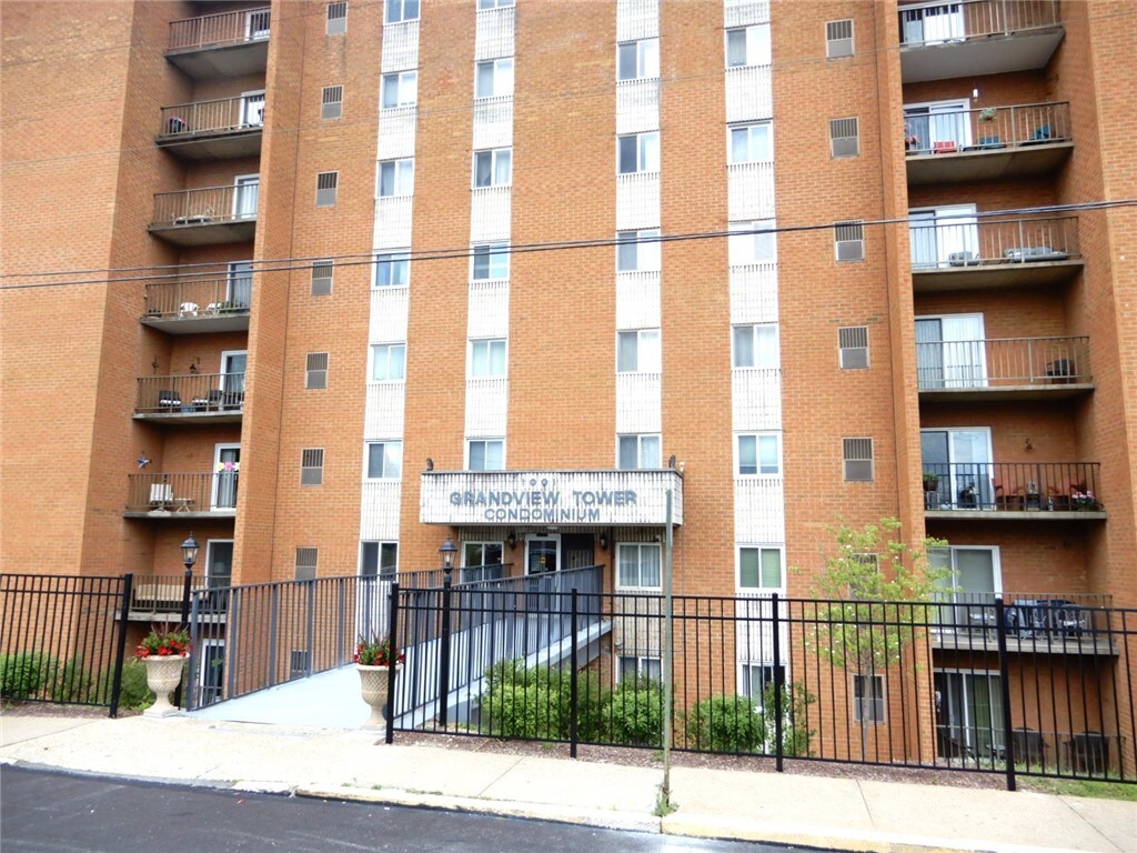 Property Photo:  1001 Grandview Ave 404  PA 15017 