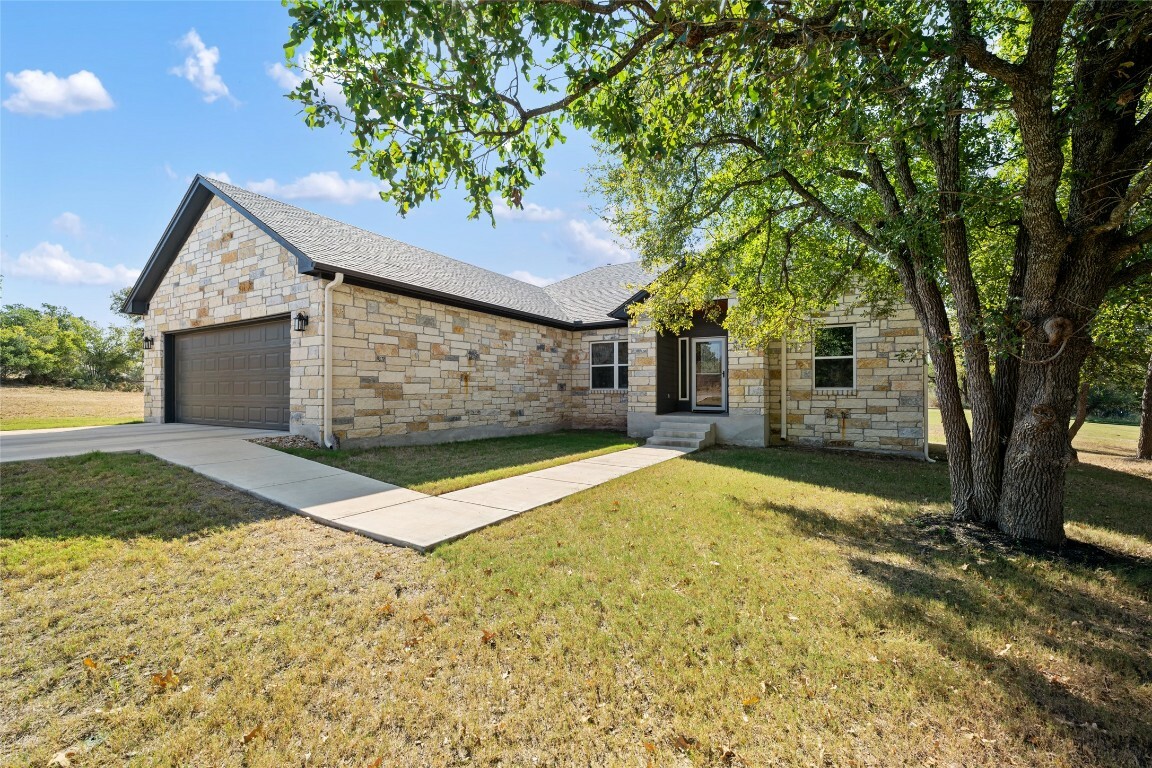 Property Photo: 106 Chaumont Street TX 78639