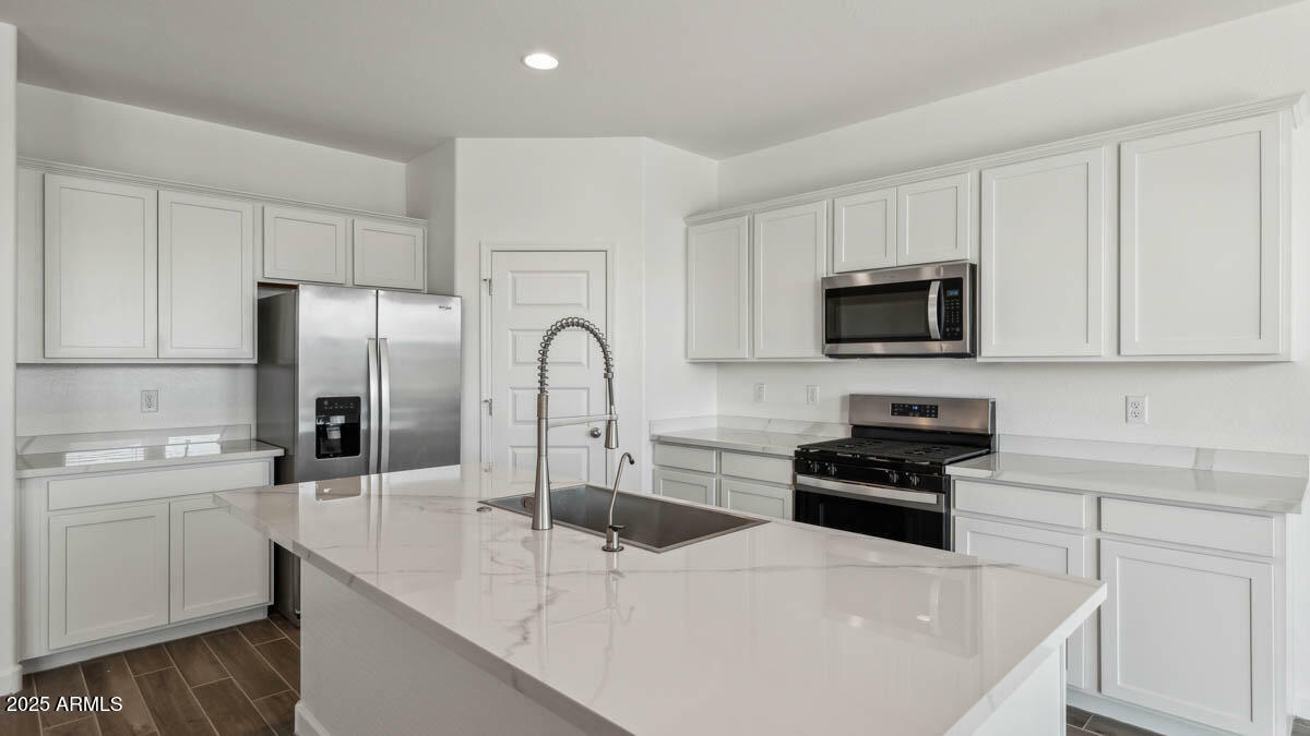 Property Photo:  5830 E Freesia Lane  AZ 85140 