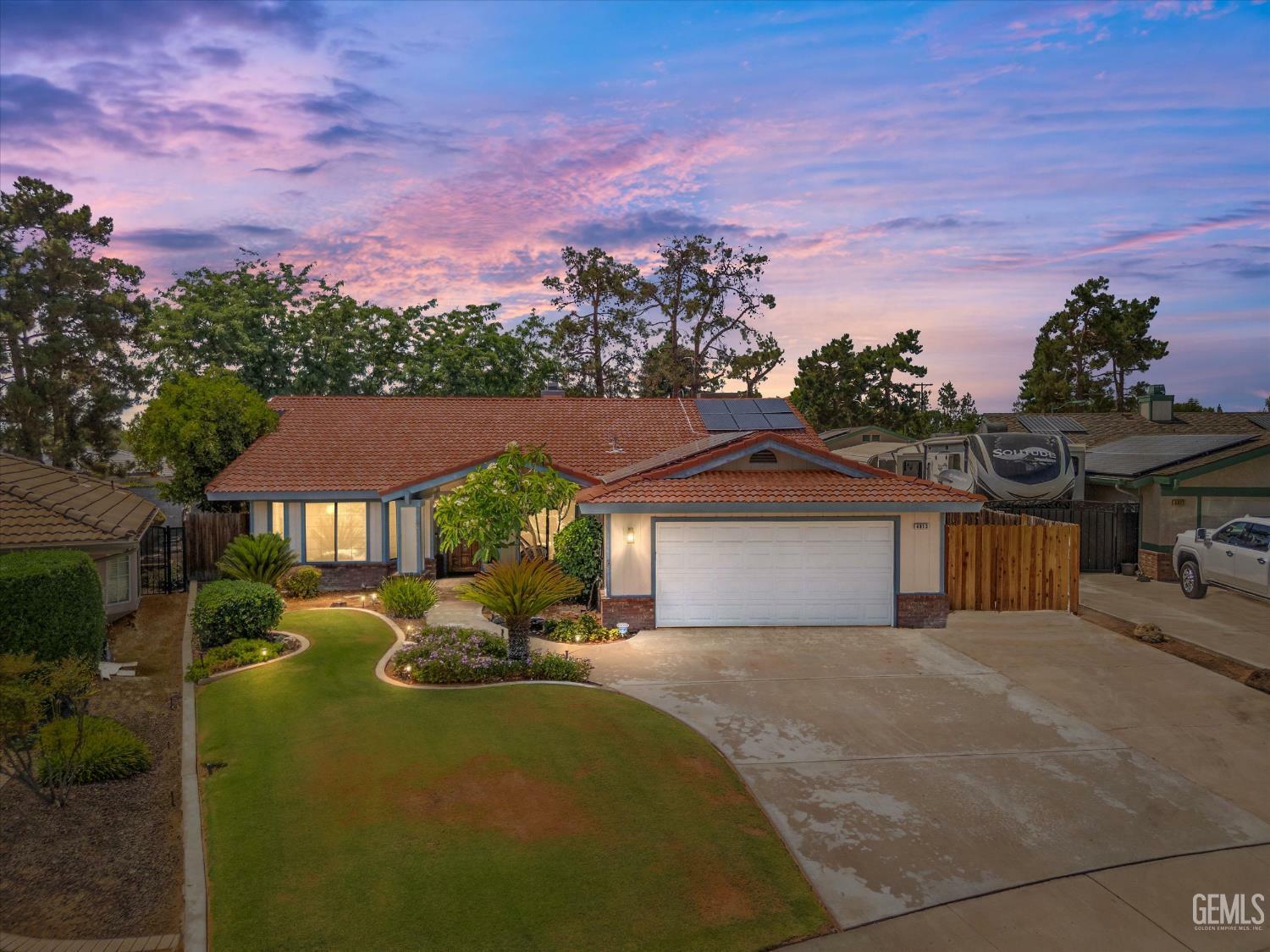 Property Photo:  4913 Zapato Place  CA 93308 