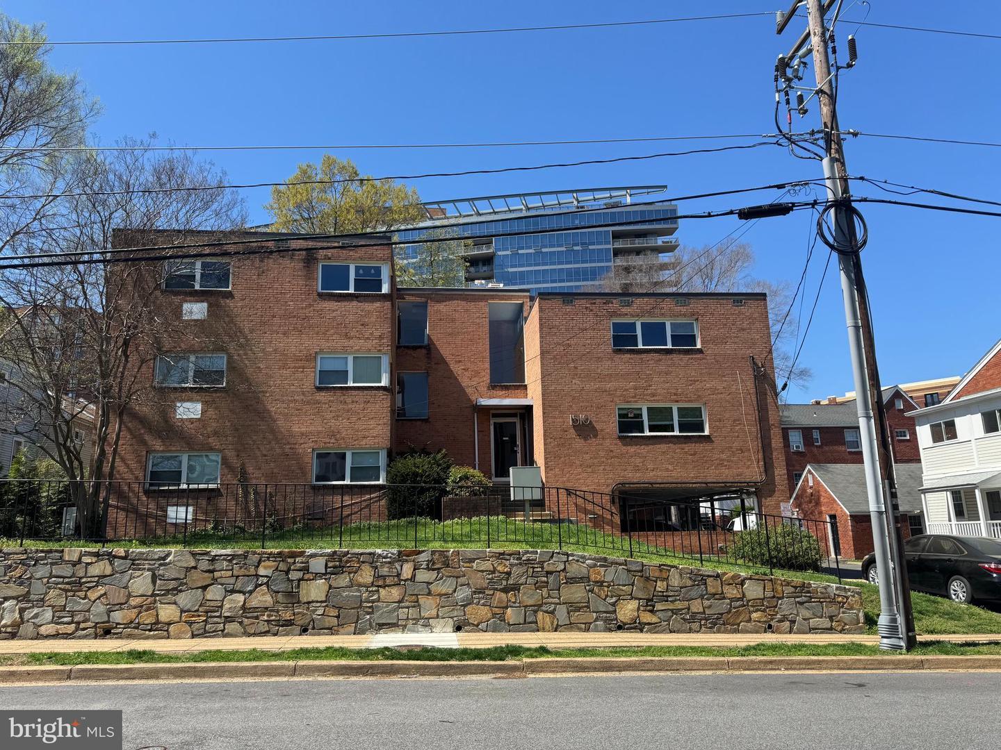 Property Photo: 1510 N Rolfe Street 7 VA 22209