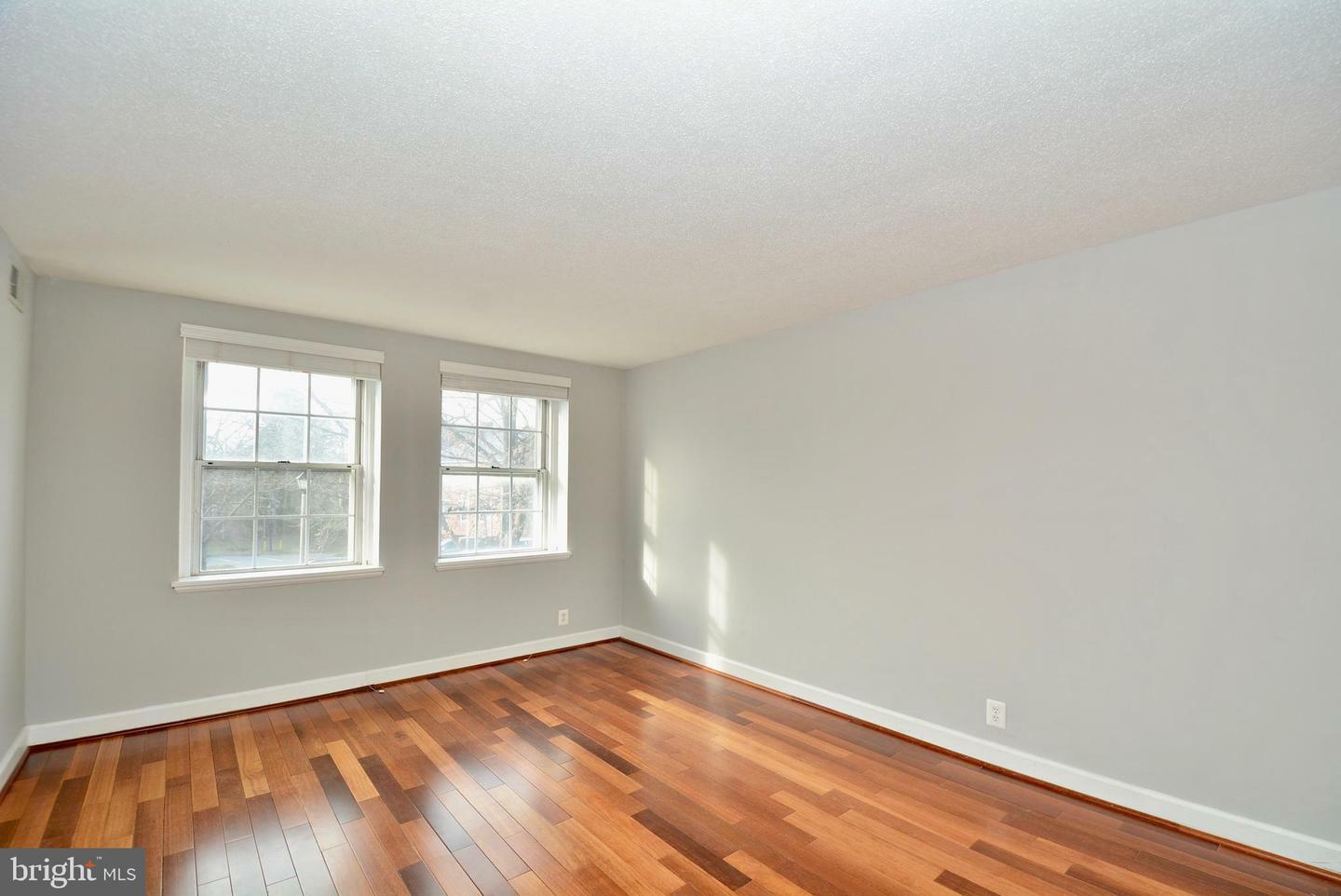 Property Photo: 4815 31st Street S B2 VA 22206