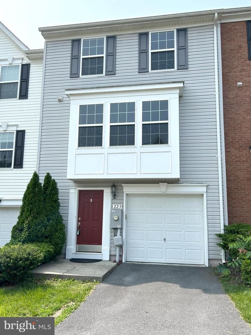 Property Photo:  223 Monticello Square  VA 22602 