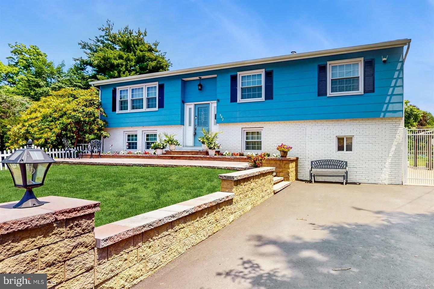 Property Photo: 902 New Chestnut Street PA 19007