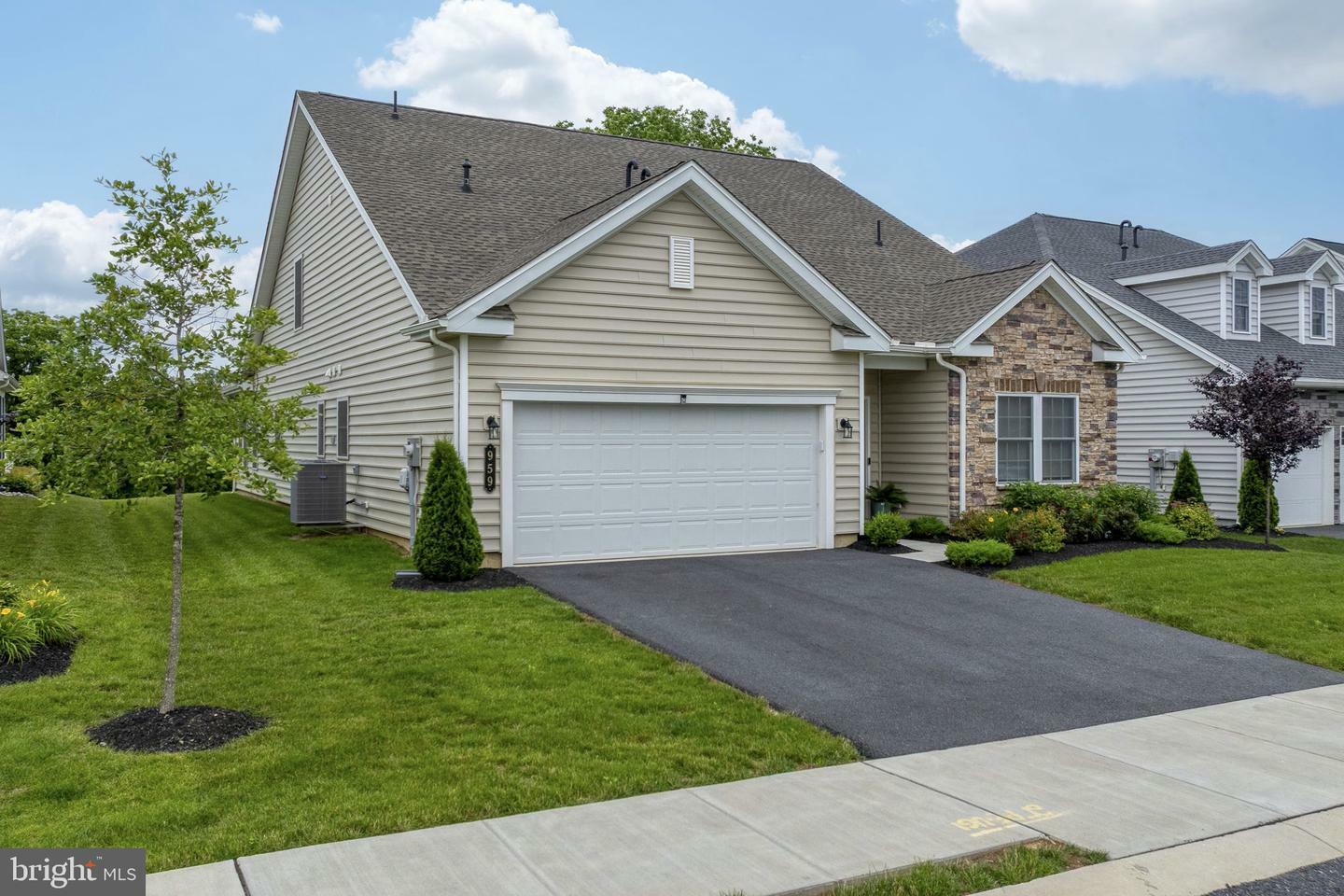 Property Photo: 959 Founders Way PA 17520