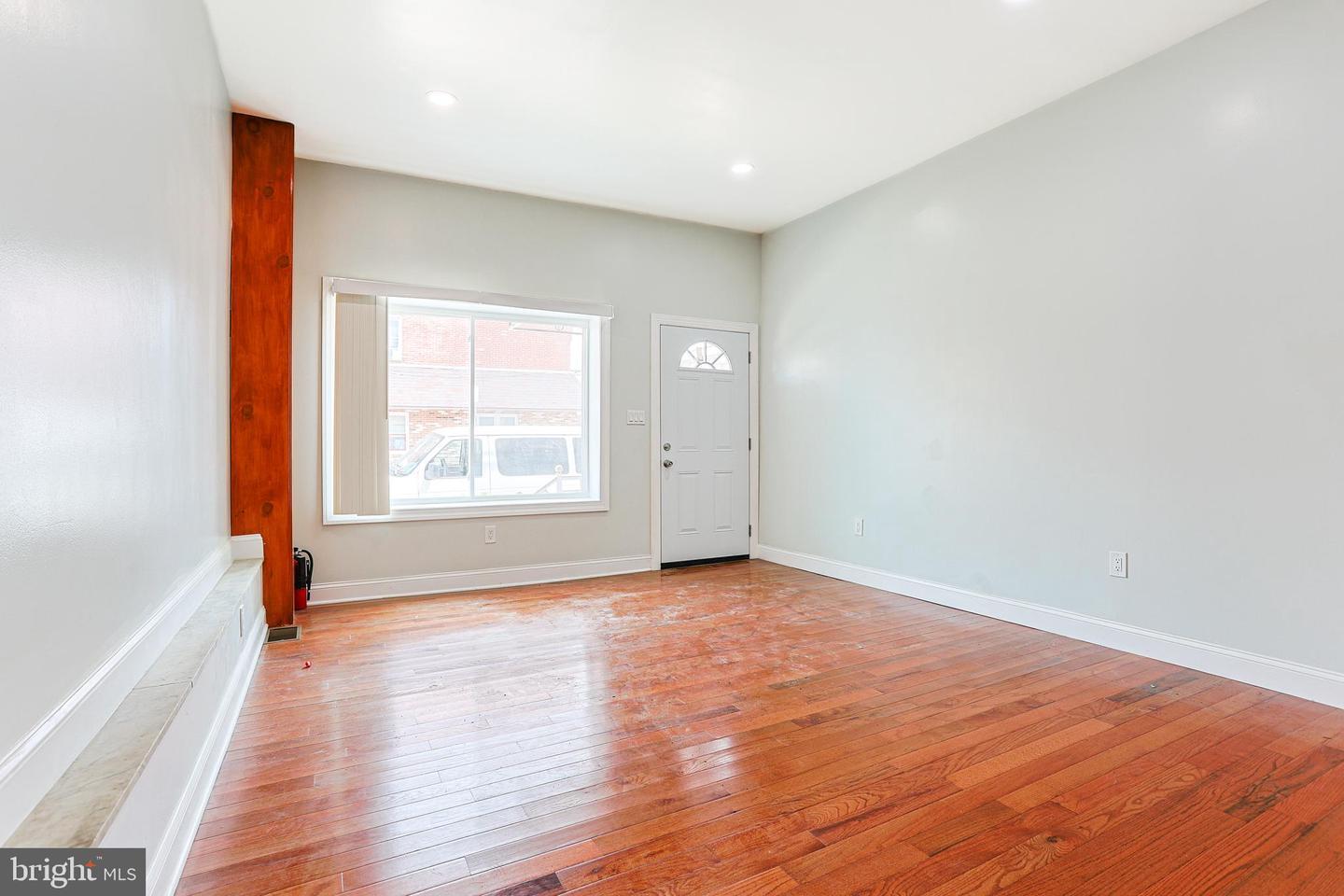 Property Photo: 802 W Ritner Street PA 19148