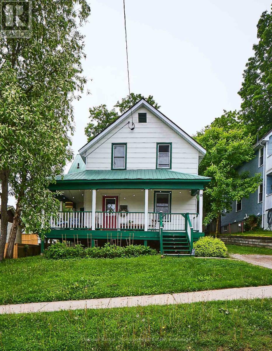 Property Photo:  19 Florence Street East  ON P1H 1P8 