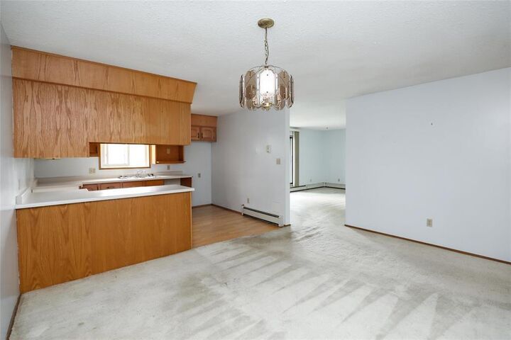 Property Photo:  687 St Anne'S Road  MB R2N 3T3 