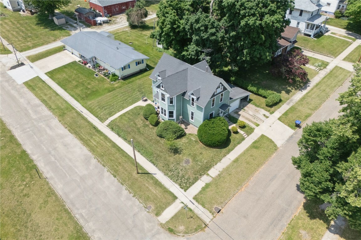 Property Photo: 1802 9th Ave IA 52208