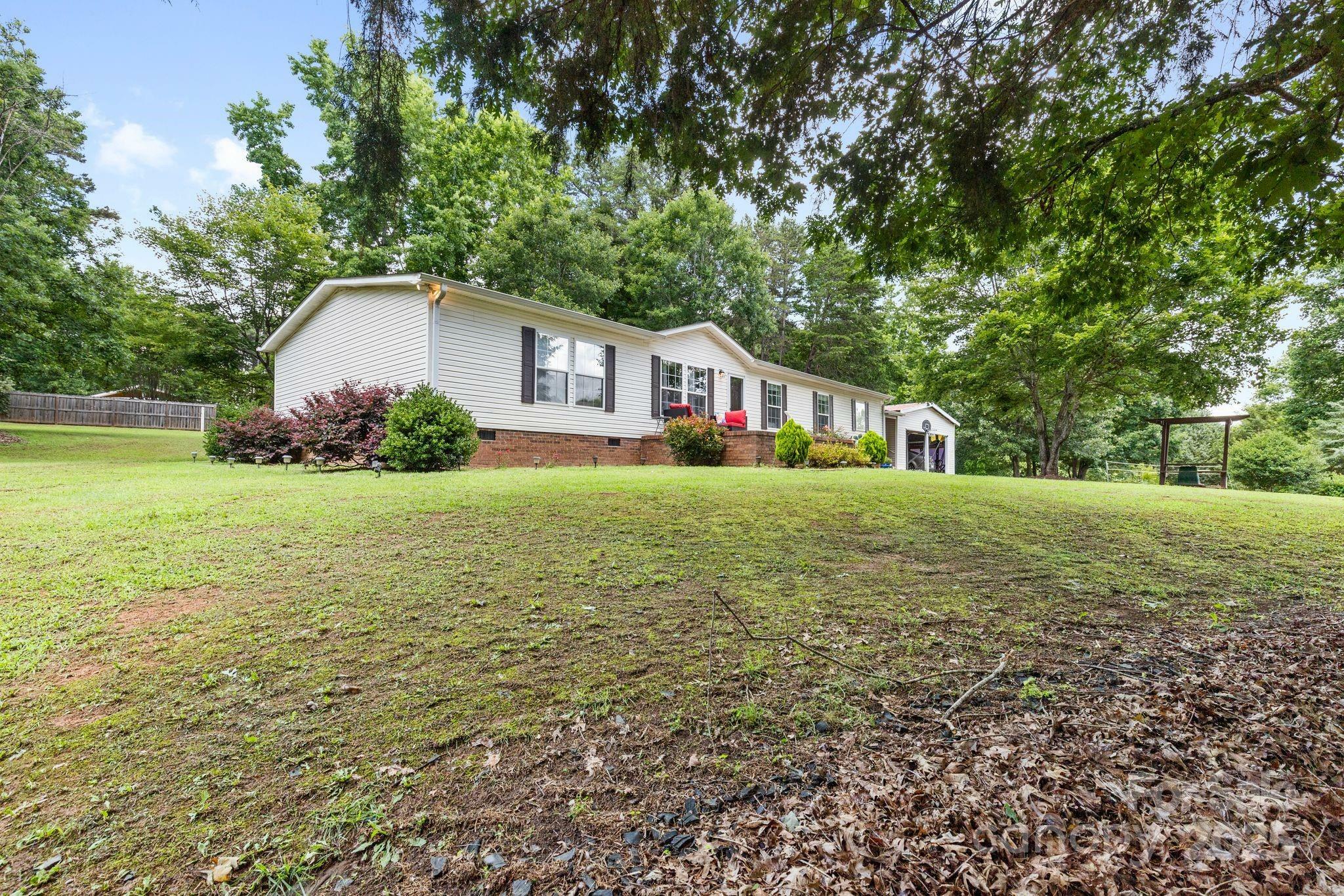 Property Photo: 125 Brasington Lane NC 28115