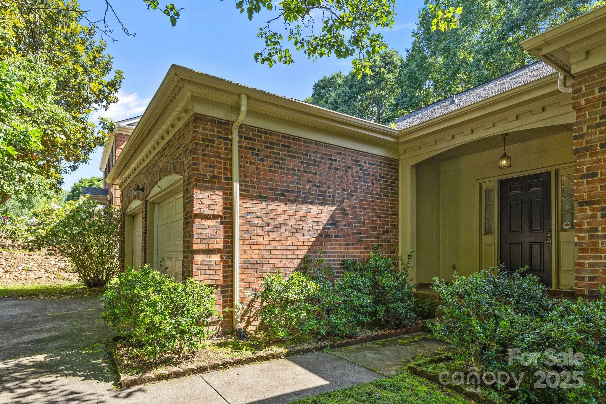 Property Photo:  212 Foxfield Lane  NC 28105 