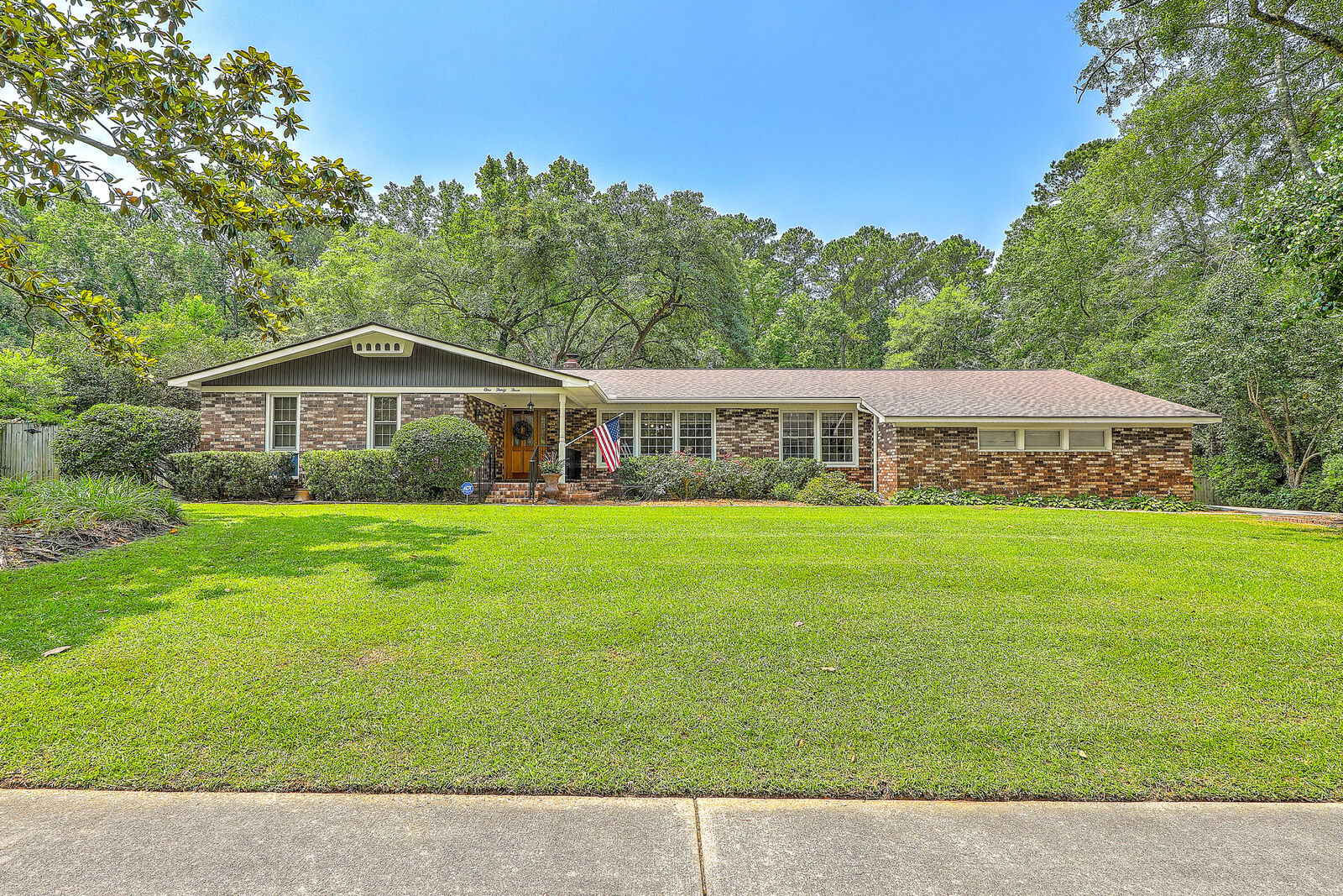 Property Photo:  133 Axtell Drive  SC 29485 