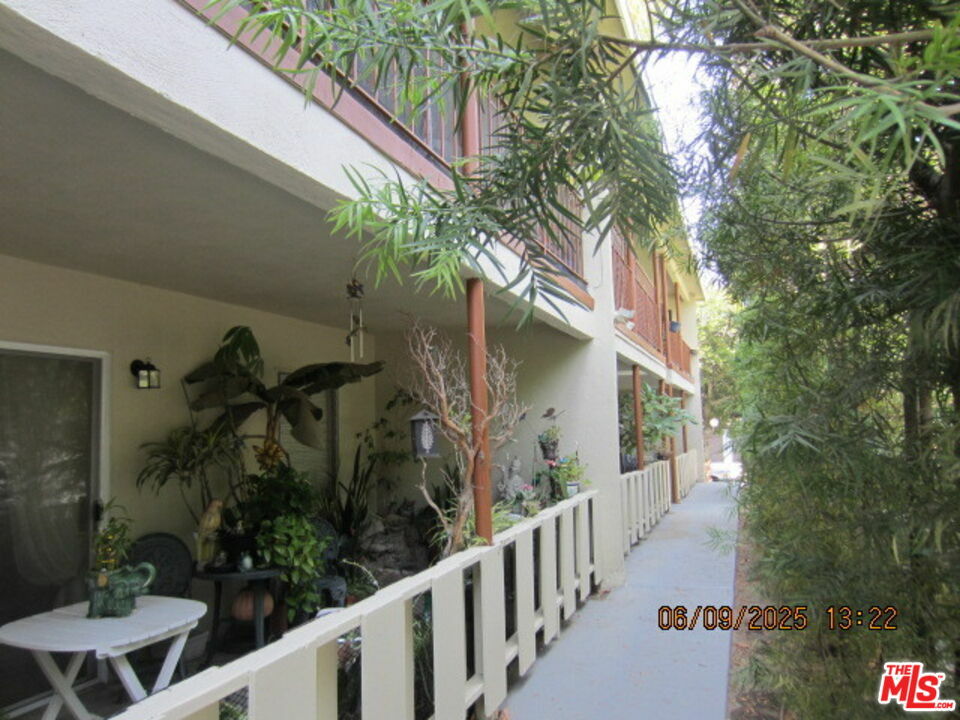 Property Photo: 4040 Verdant St CA 90039