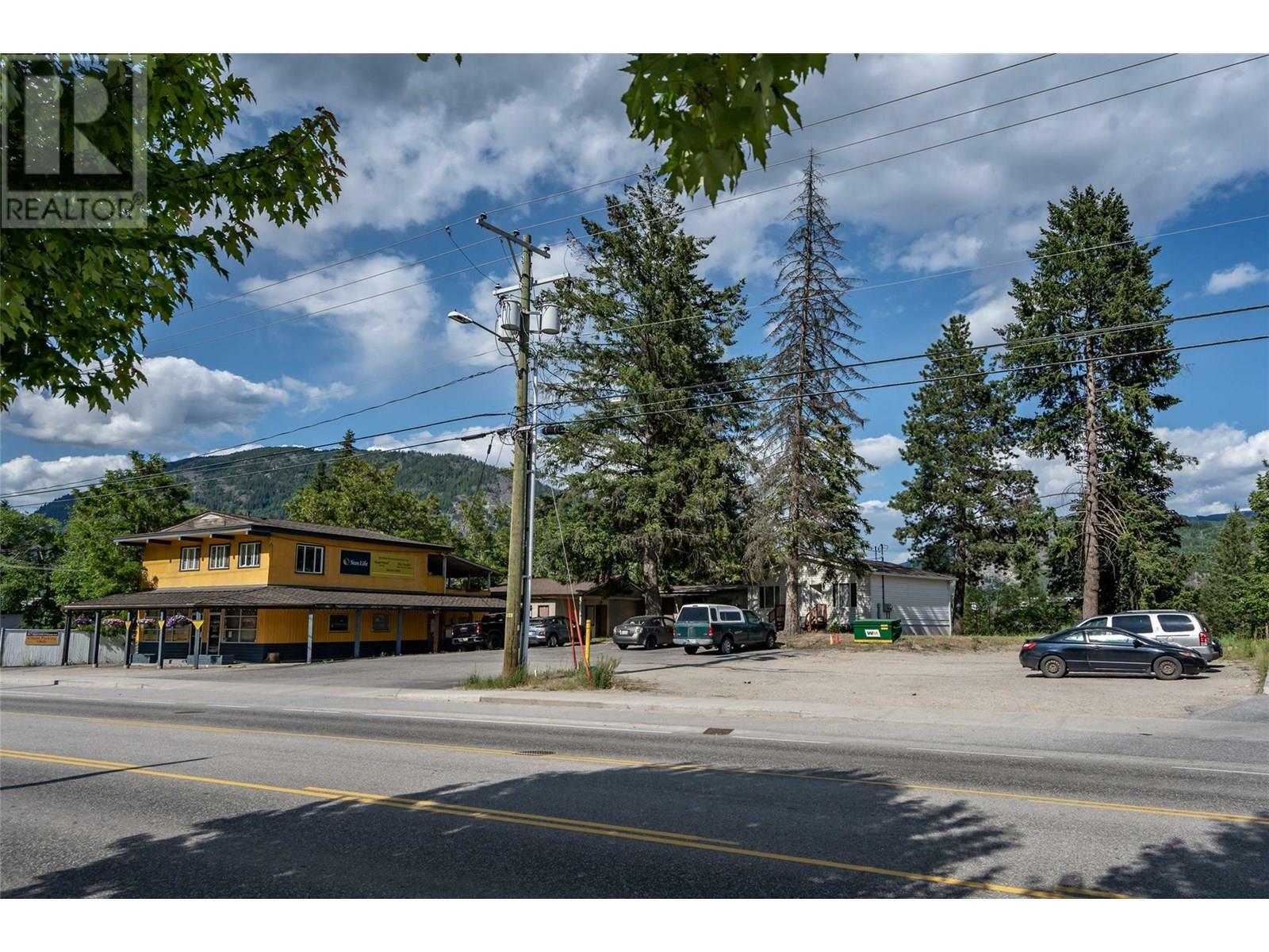 Property Photo: 1451 Columbia Avenue BC V1N 1H8
