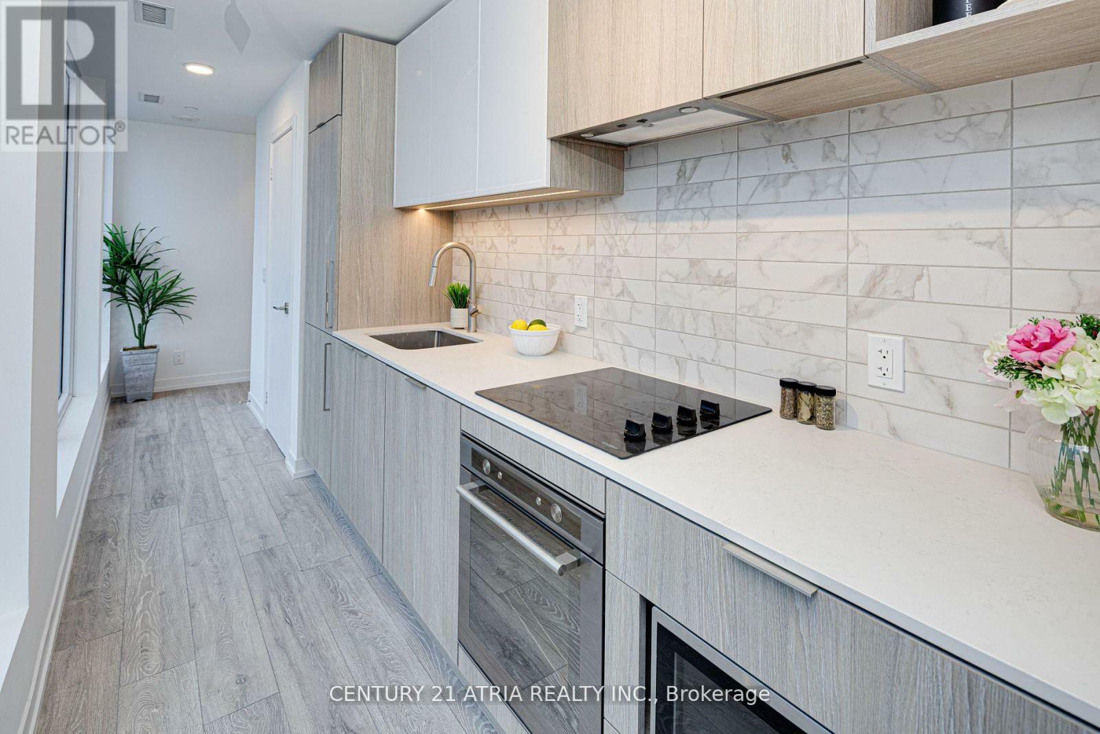 Property Photo: 2020 Bathurst Street 1820 ON M5P 0A6