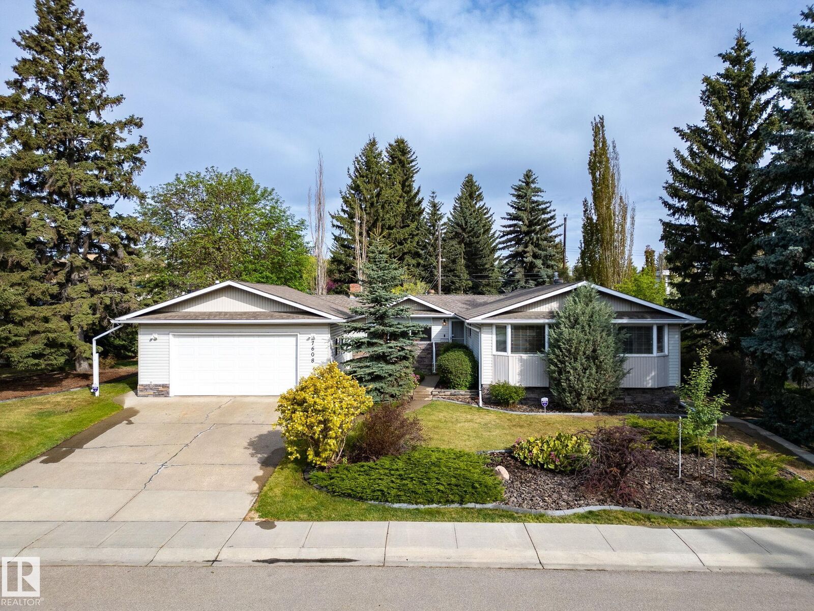 Property Photo: 7608 143A Street NW AB T5R 0P9