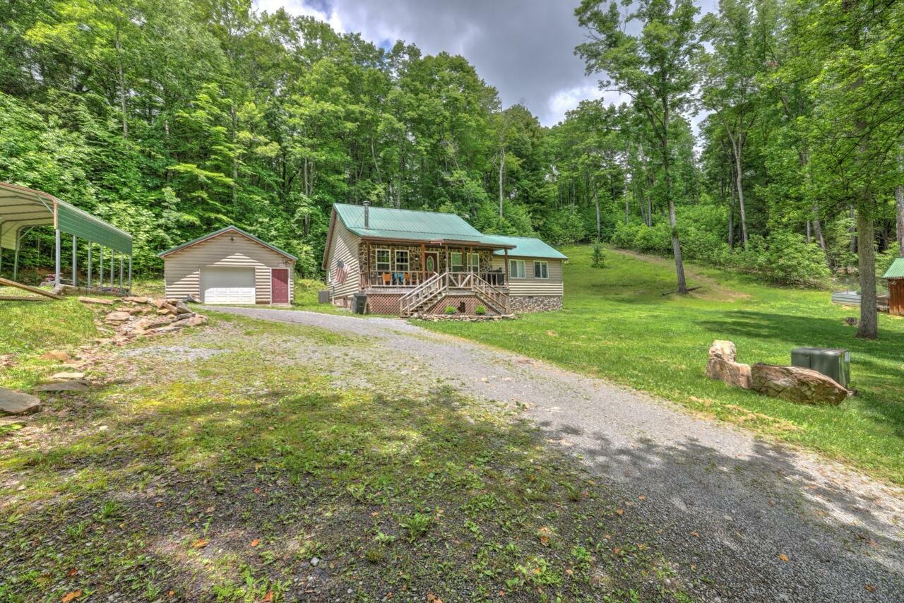 Property Photo: 2129 Canvas Nettie Rd WV 26651