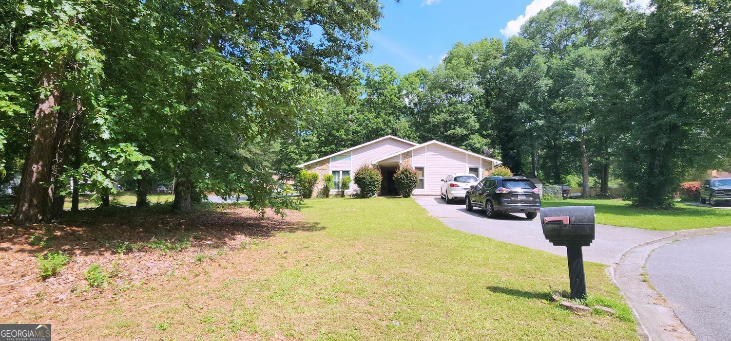 Property Photo: 200 Fox Hall Court Court GA 30349