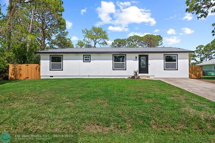 Property Photo: 443 Santo Domingo Ave SW FL 32908
