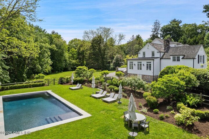 Property Photo:  331 Round Hill Road  CT 06831 