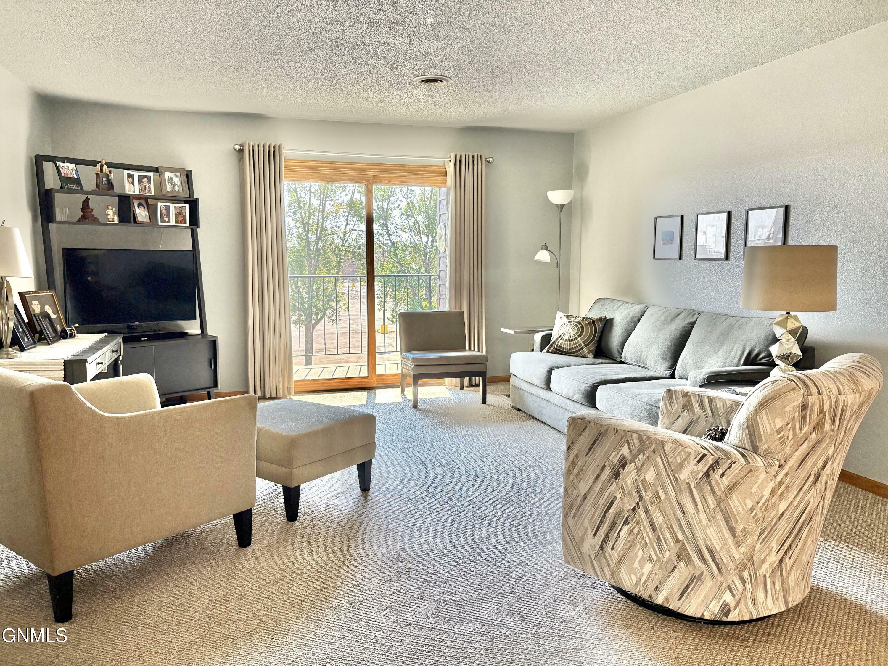 Property Photo: 2635 Gateway Avenue 11 ND 58503