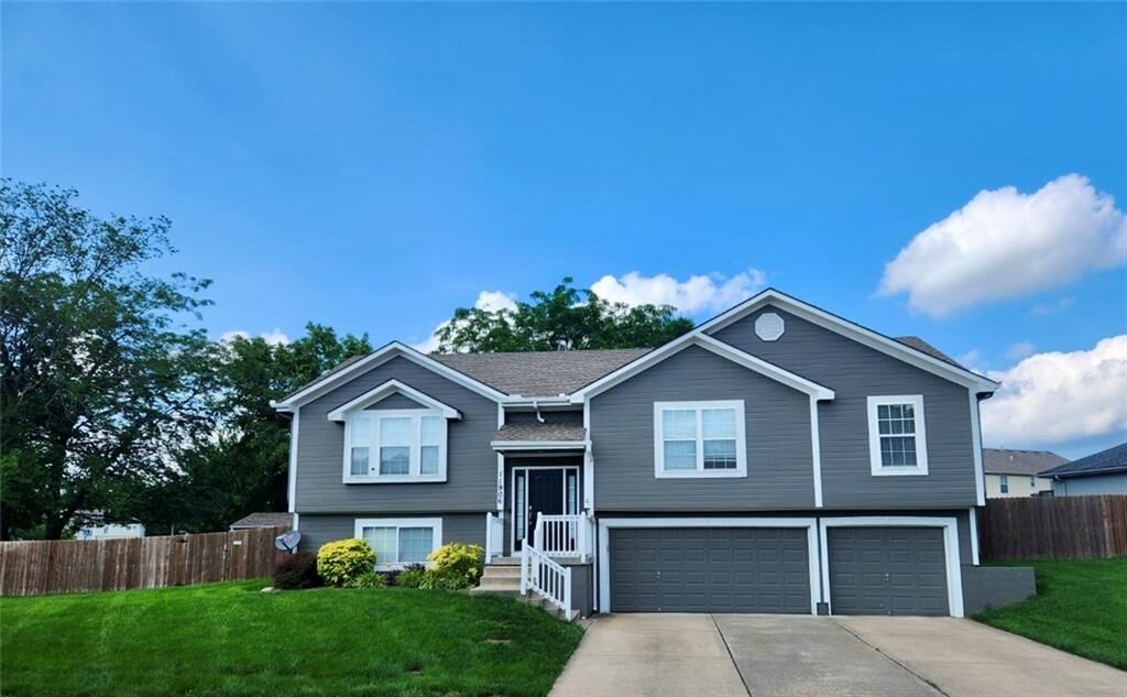 Property Photo:  11906 White Oak Street  MO 64078 