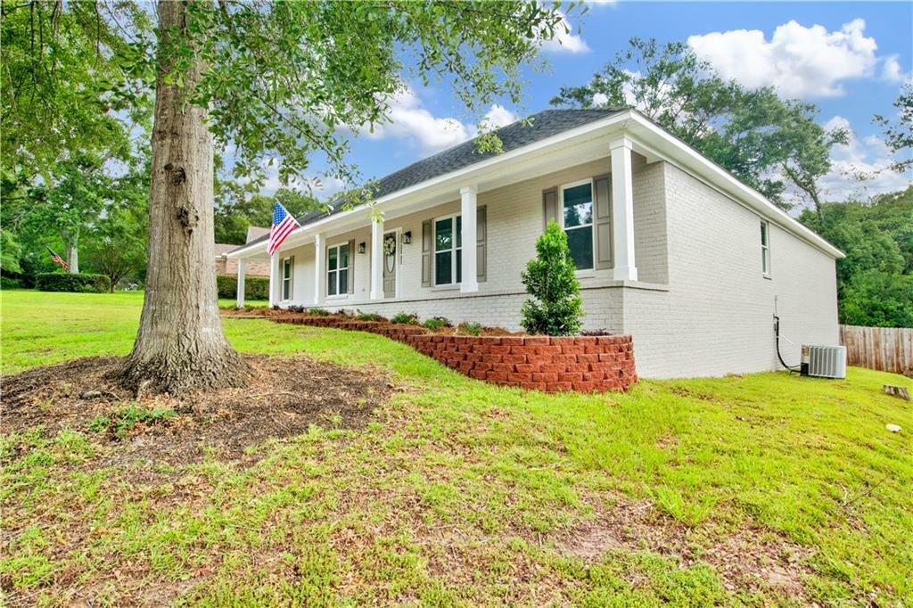 Property Photo: 1115 Newbury Lane W AL 36695