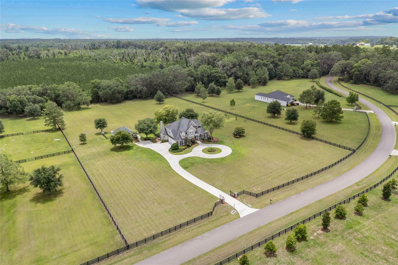 Property Photo: 10401 NW 153rd Terrace FL 32615