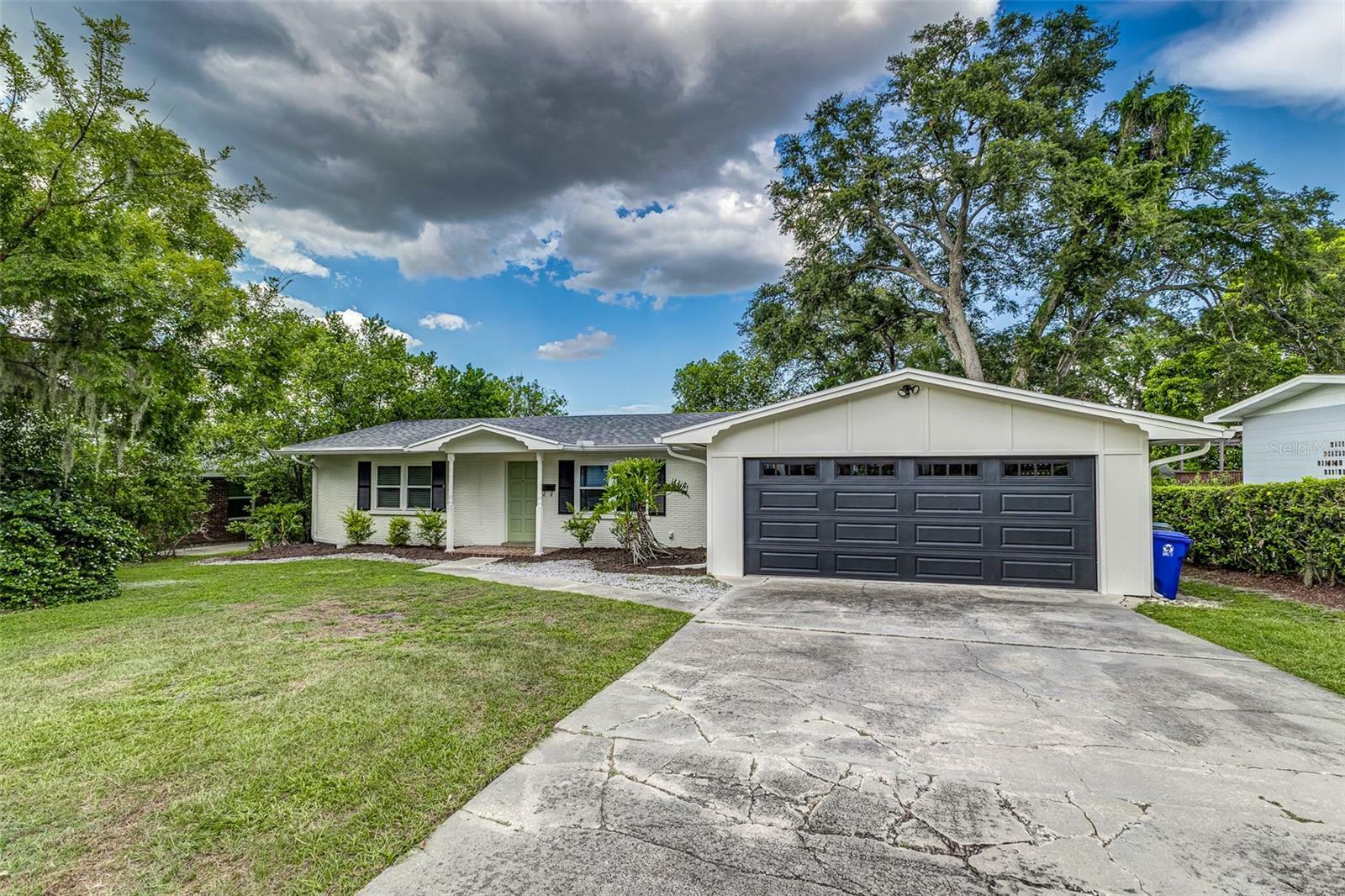 Property Photo: 2726 Cleveland Heights Boulevard FL 33803