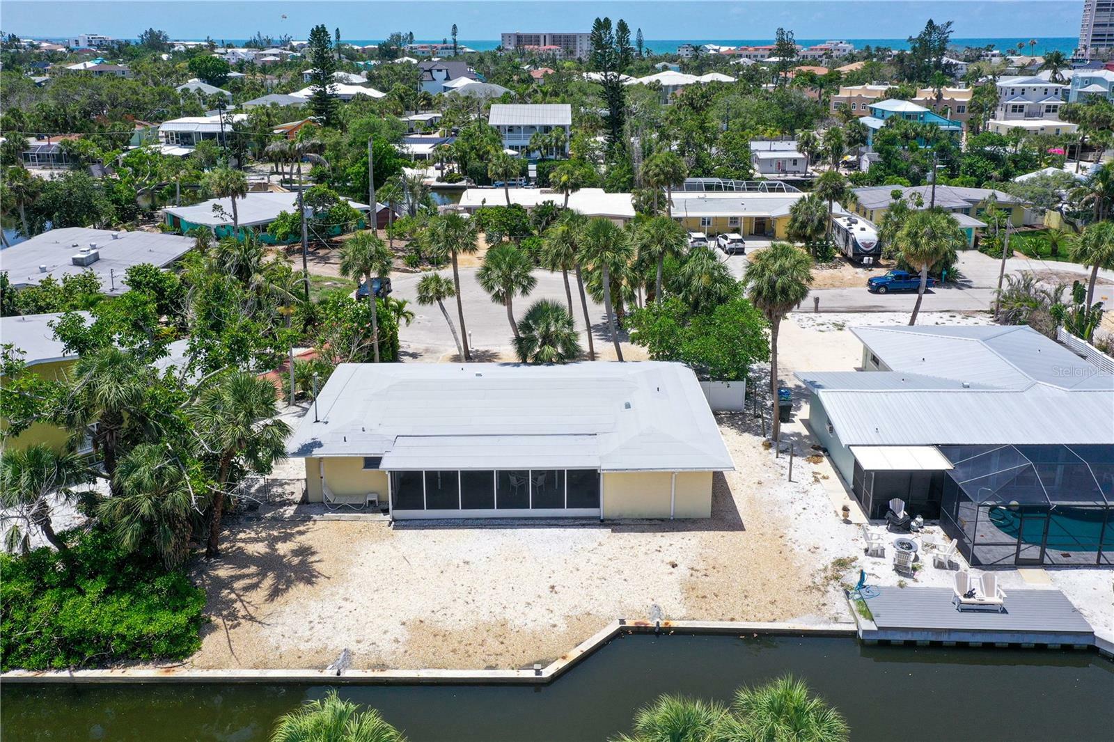 Property Photo:  385 Avenida Madera  FL 34242 