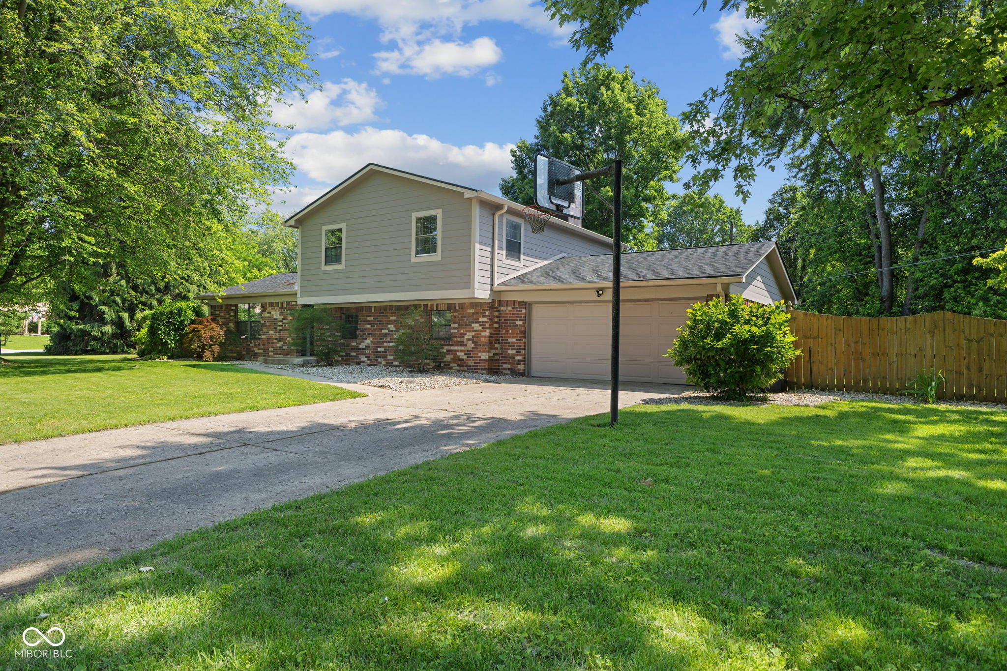 Property Photo: 750 Hillcrest Drive IN 46142