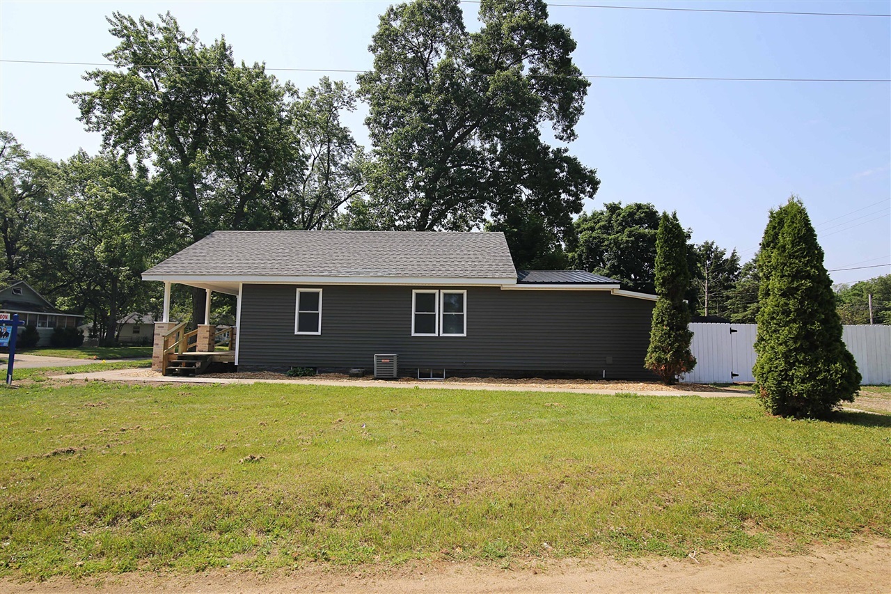 Property Photo:  1301 Seventh Street  MI 49093 