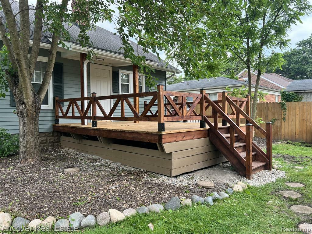 Property Photo:  1402 Catalpa Drive  MI 48067 1131 