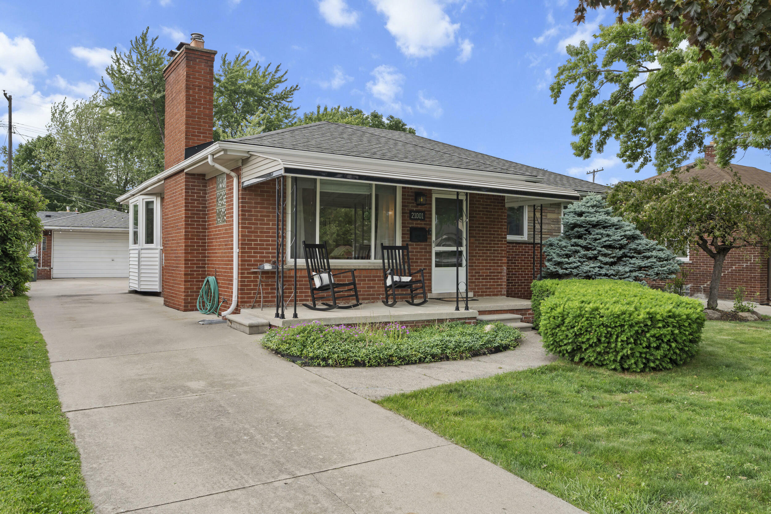 Property Photo: 21001 Ardmore Park Drive MI 48081