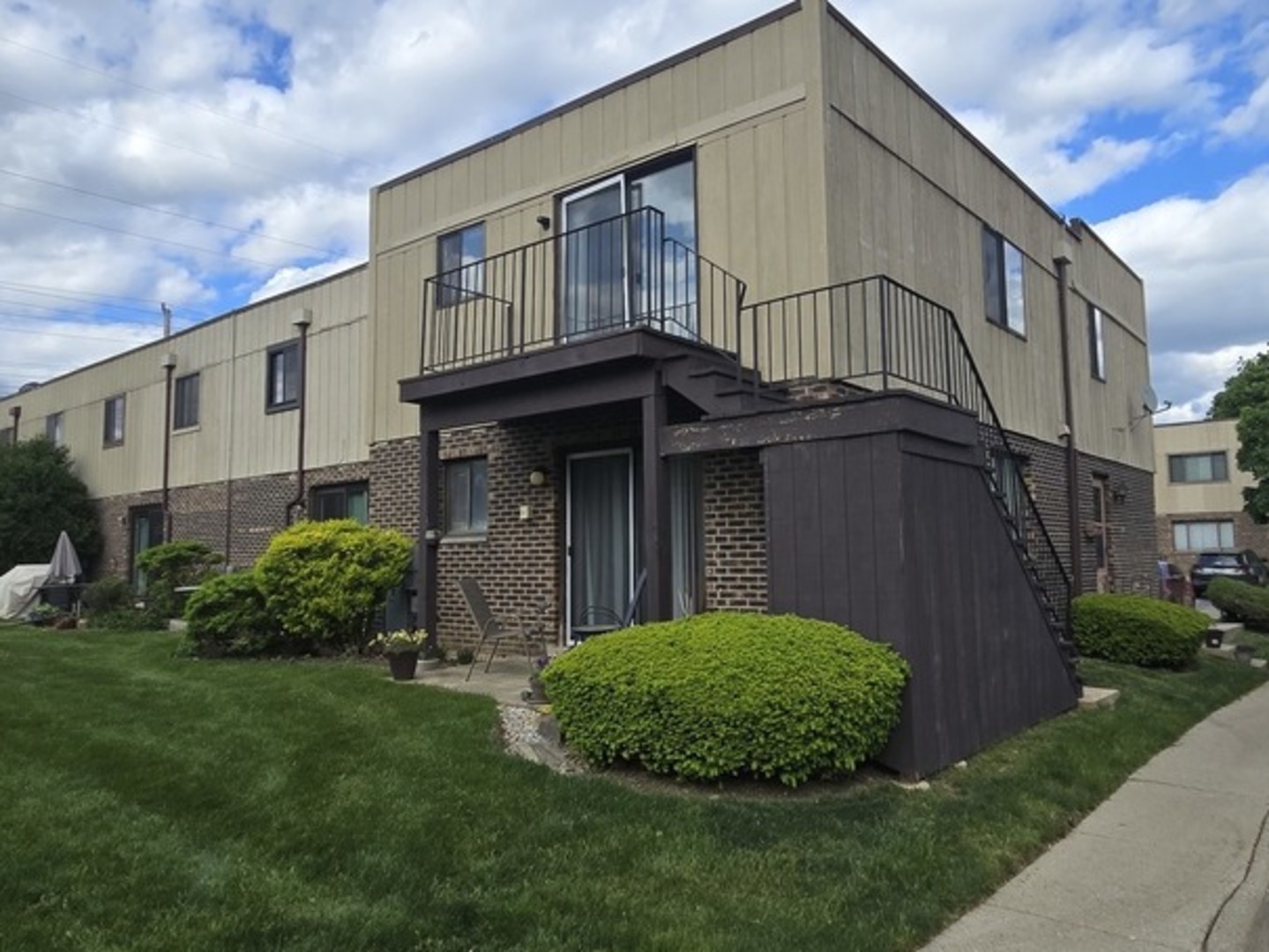 Property Photo: 260 E Rimini Court 260 IL 60067