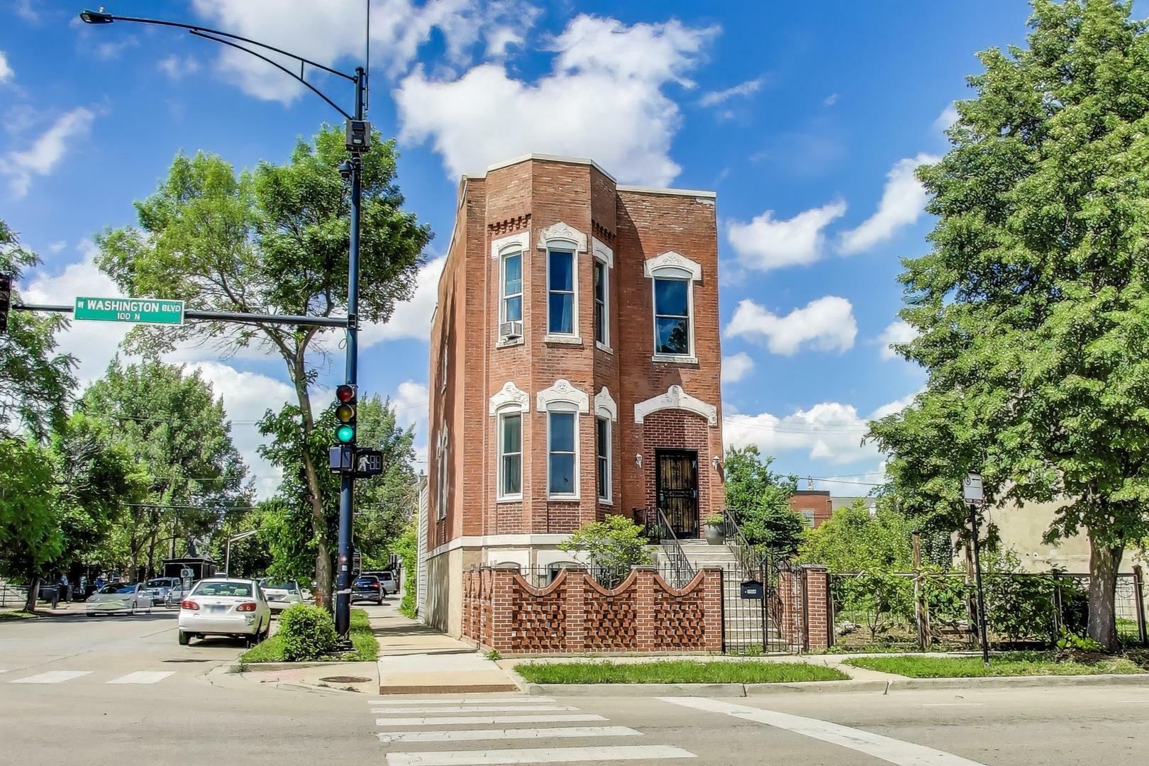 Property Photo: 2058 W Washington Boulevard IL 60612