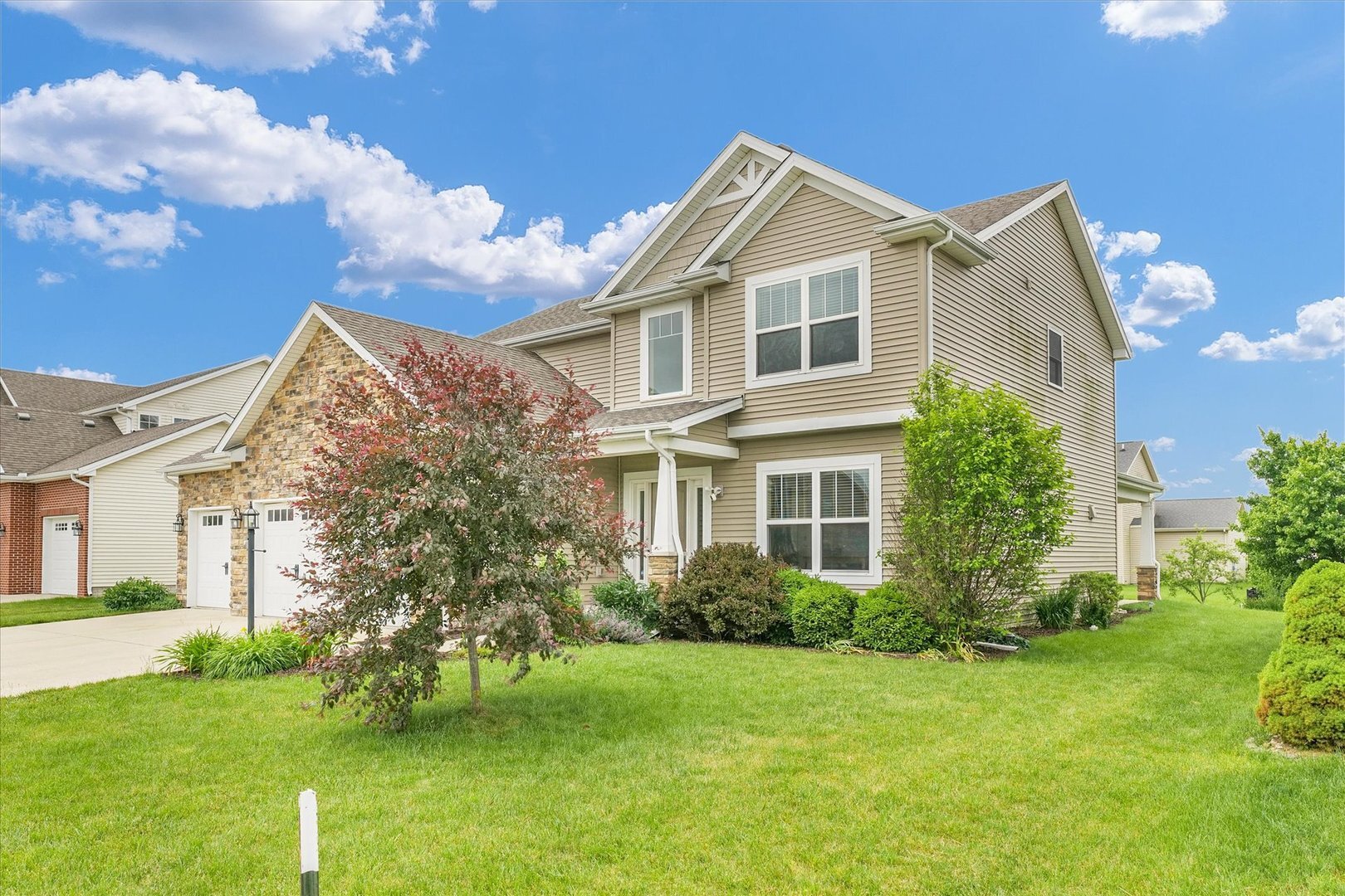 Property Photo: 2107 Max Run Drive E IL 61822