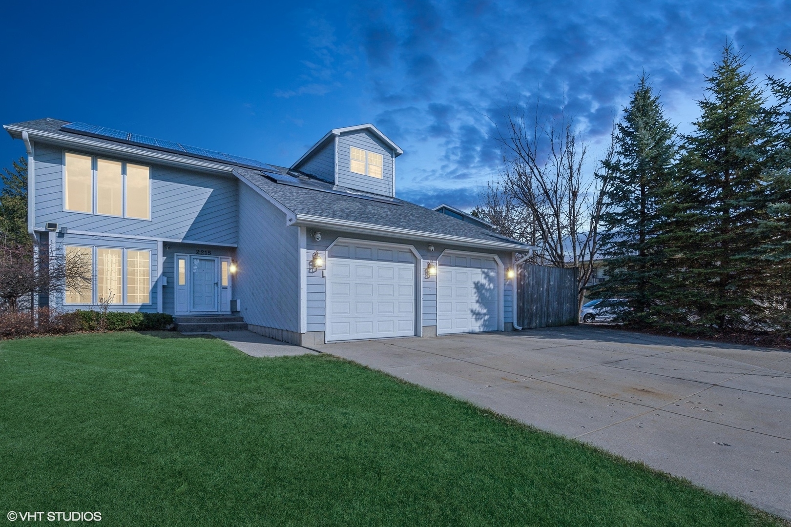 Property Photo: 2215 Yeoman Street IL 60087