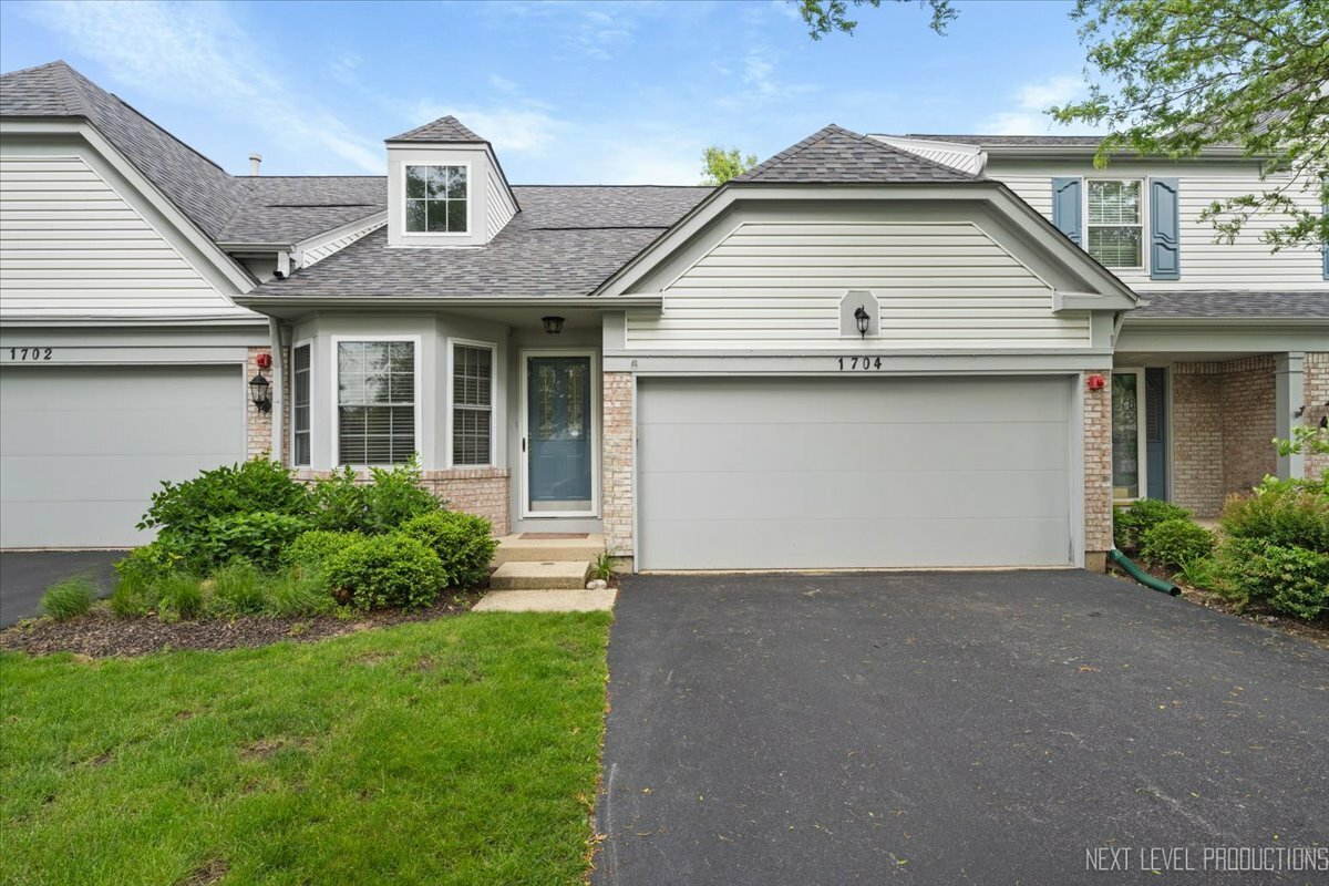 Property Photo: 1704 Napoleon Drive IL 60565