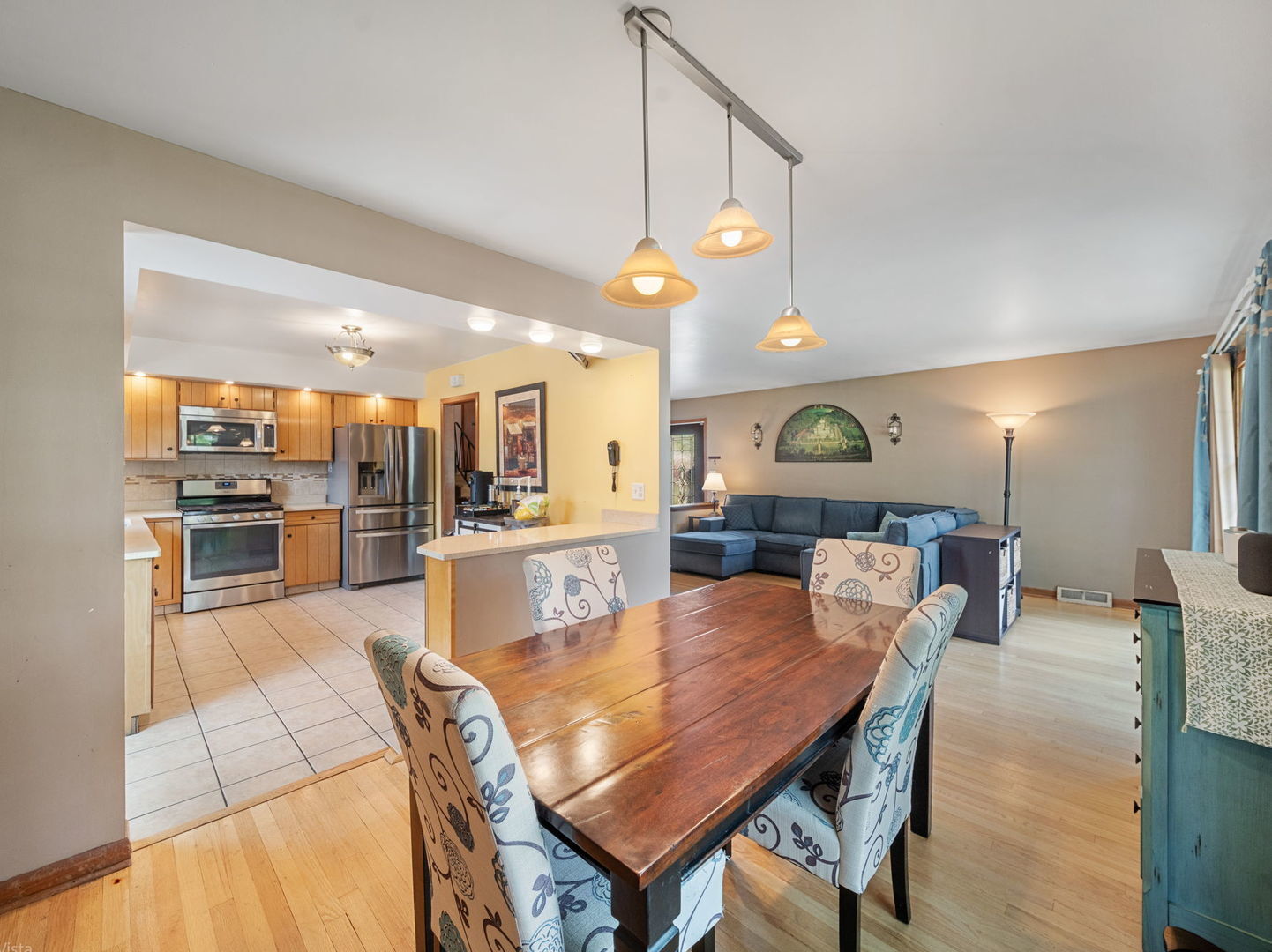 Property Photo:  390 N Grace Street  IL 60148 