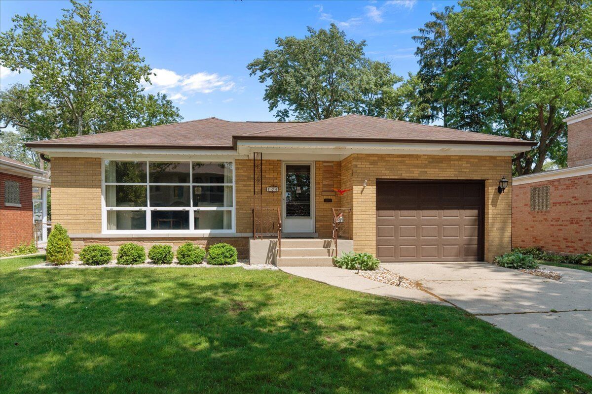 Property Photo:  109 N Home Avenue  IL 60068 