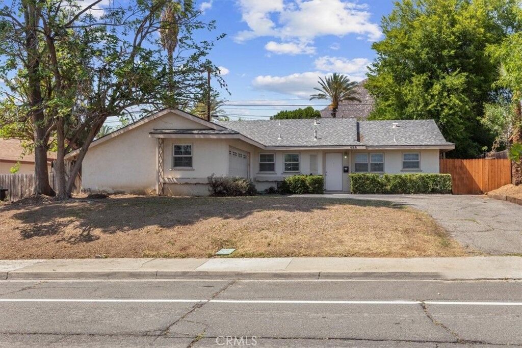 Property Photo:  529 W Blaine Street  CA 92507 