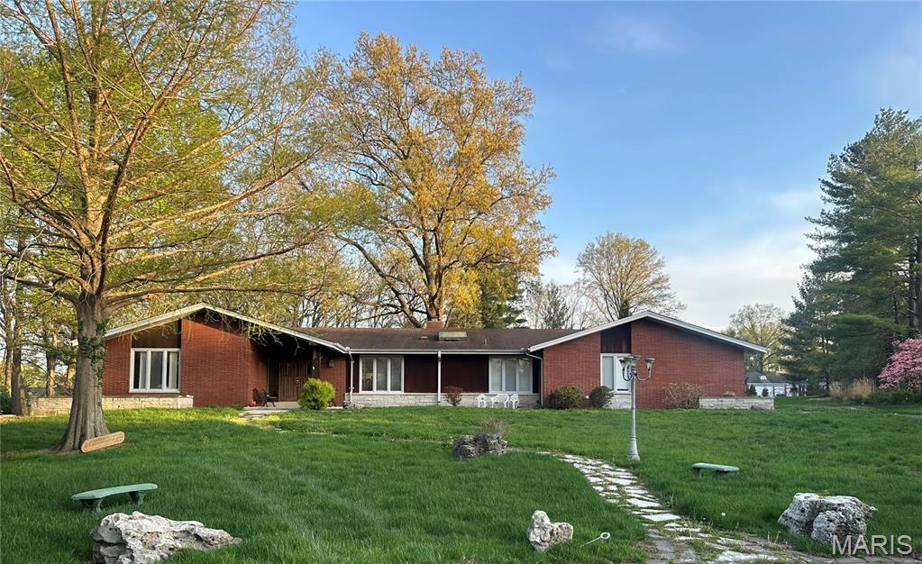 Property Photo: 14 Meadowbrook Country Club Es MO 63011