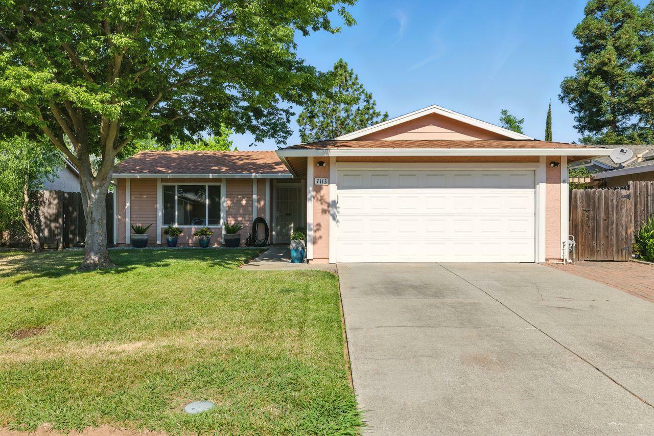 Property Photo: 7113 Reyn Oaks Way CA 95842