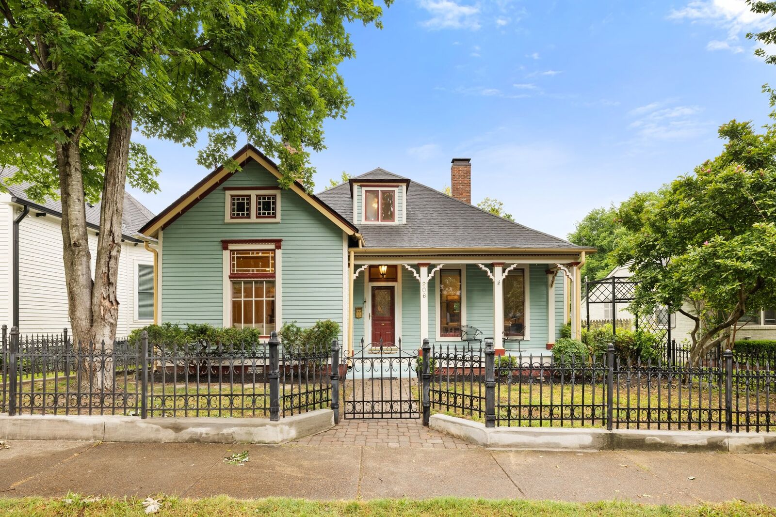 Property Photo: 906 Fatherland St TN 37206