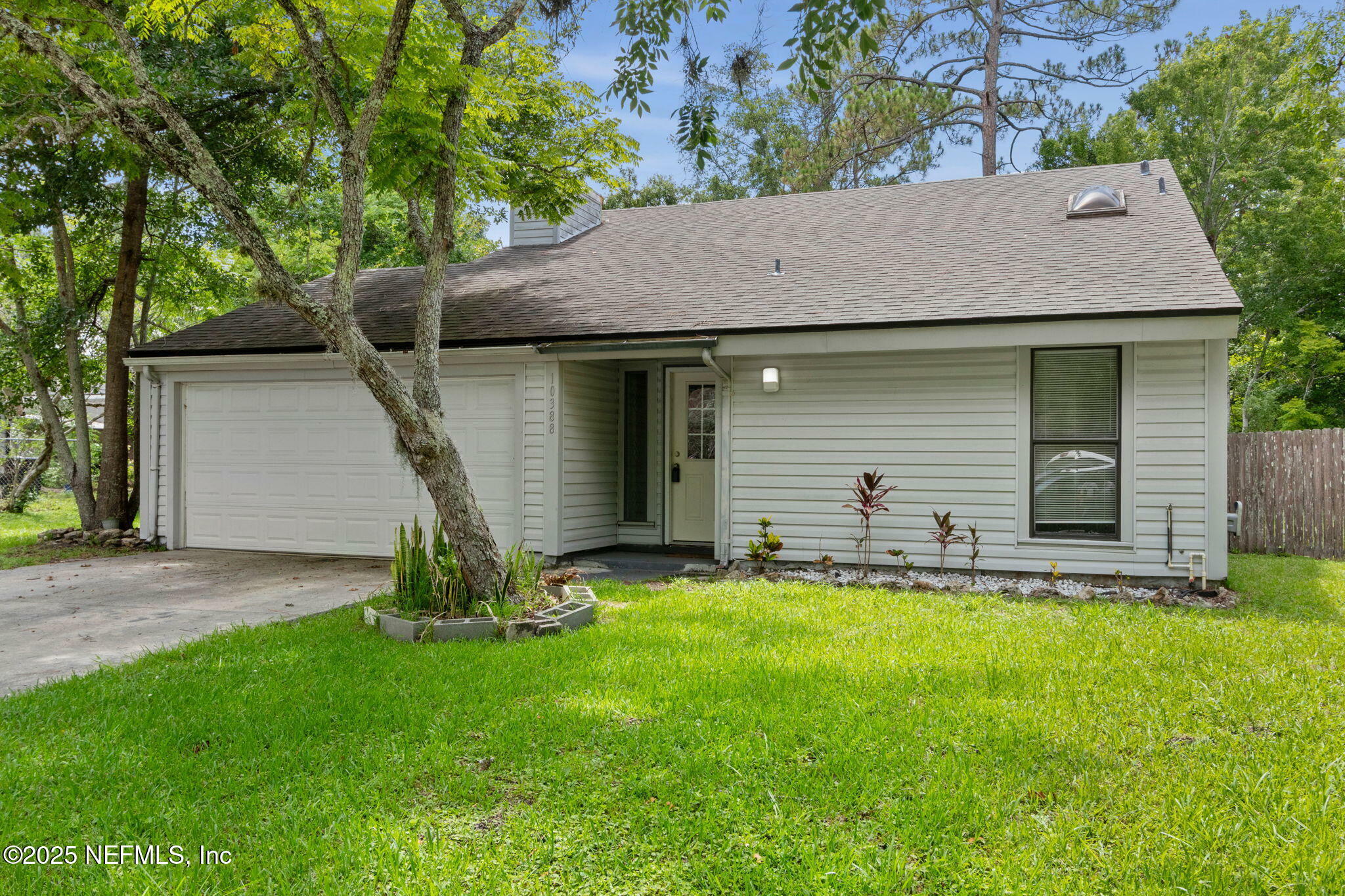 Property Photo: 10388 Arrow Bluff Court FL 32257