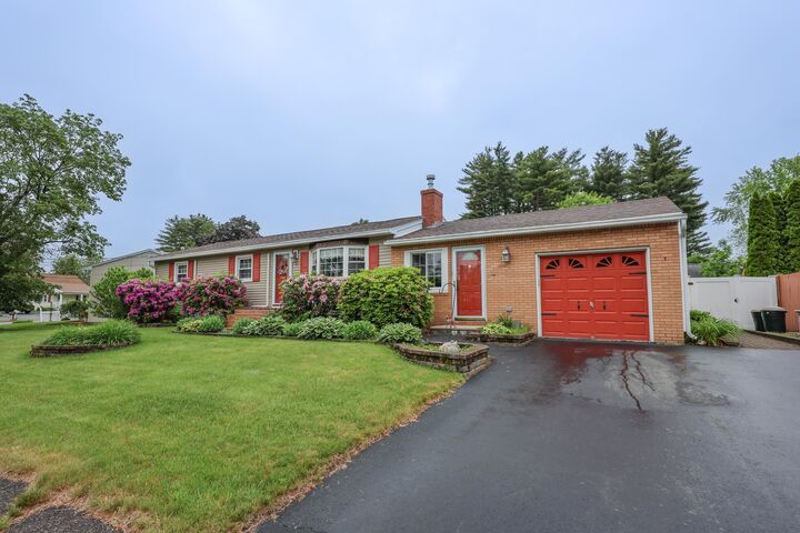 Property Photo:  14 Bramble Drive  NH 03062-3106 