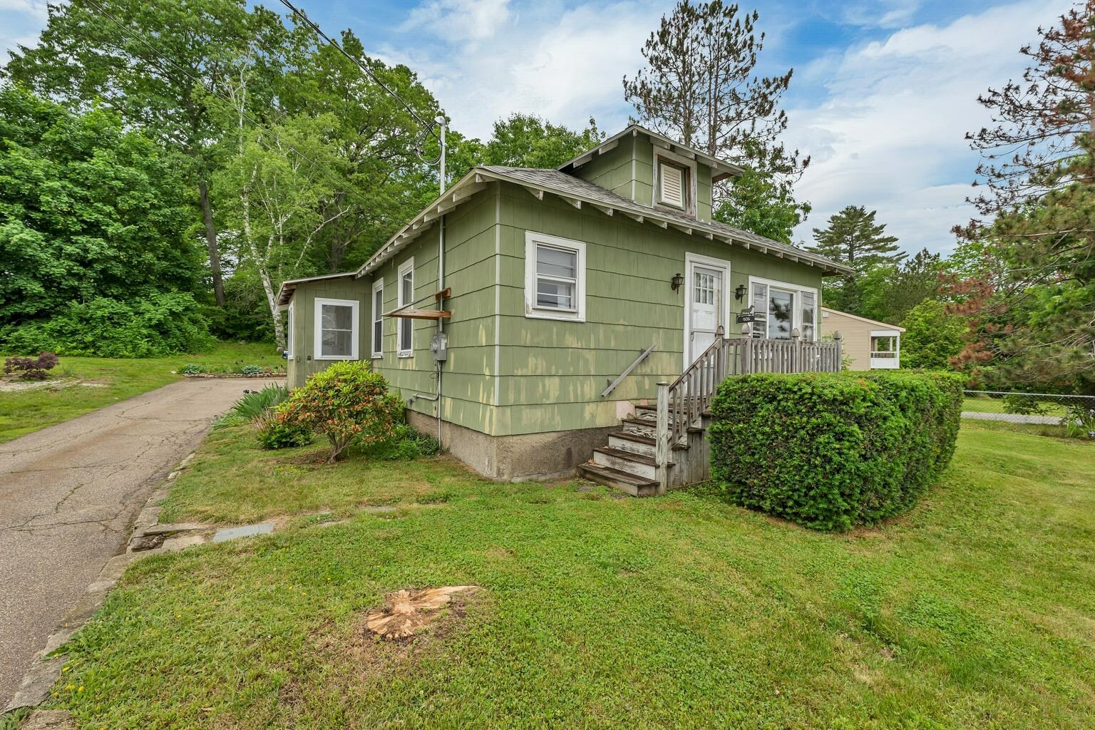 Property Photo: 906 North Main Street NH 03246