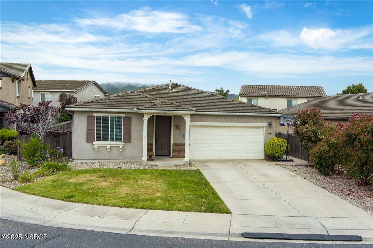 Property Photo: 2010 San Antonio Court CA 93436
